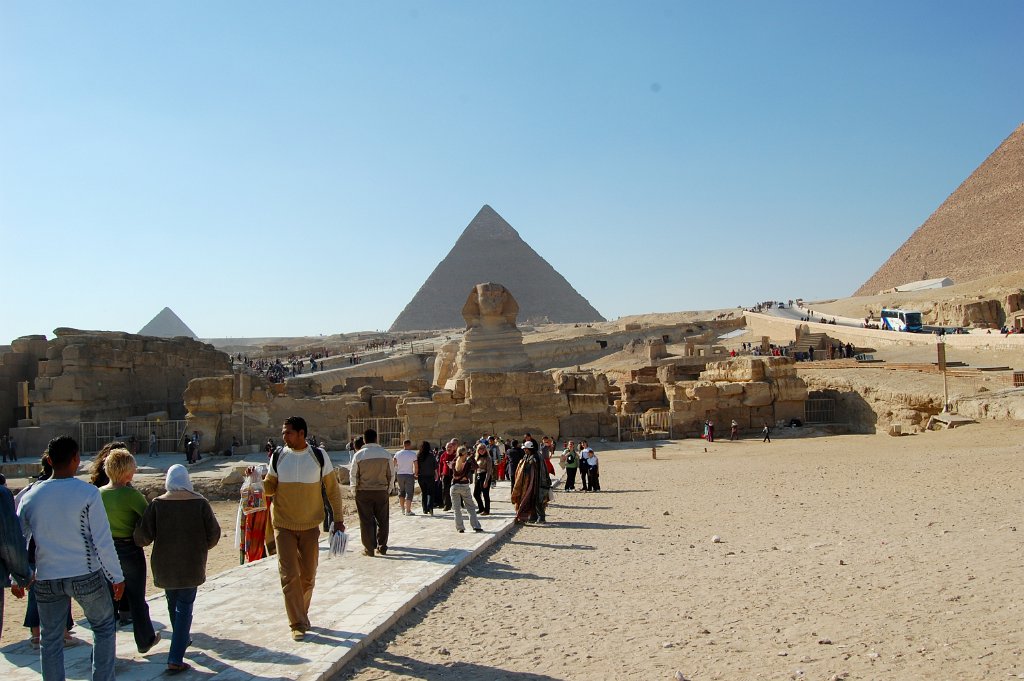 Pyramids of Giza 09